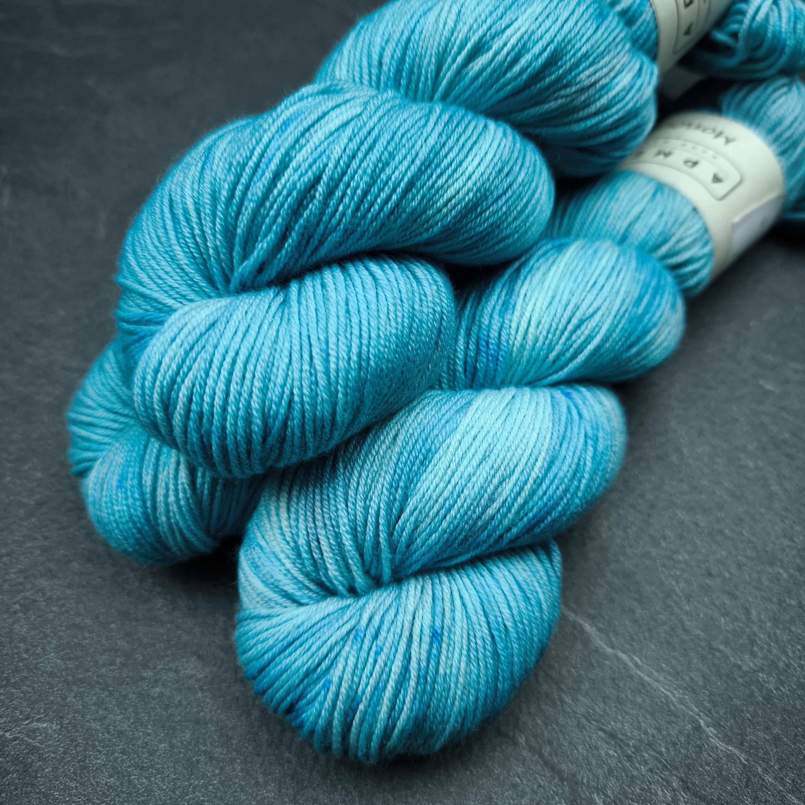 MONOCEROS: Merino non-superwash wool - 300m (T-43)