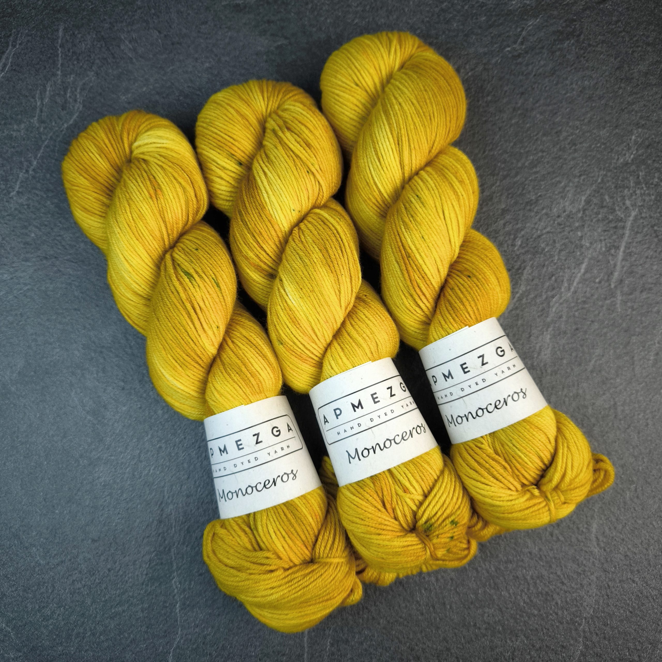 Monoceros (merino non superwash wool) T-085 (1) Monoceros (merino non superwash wool) T-085 (1)