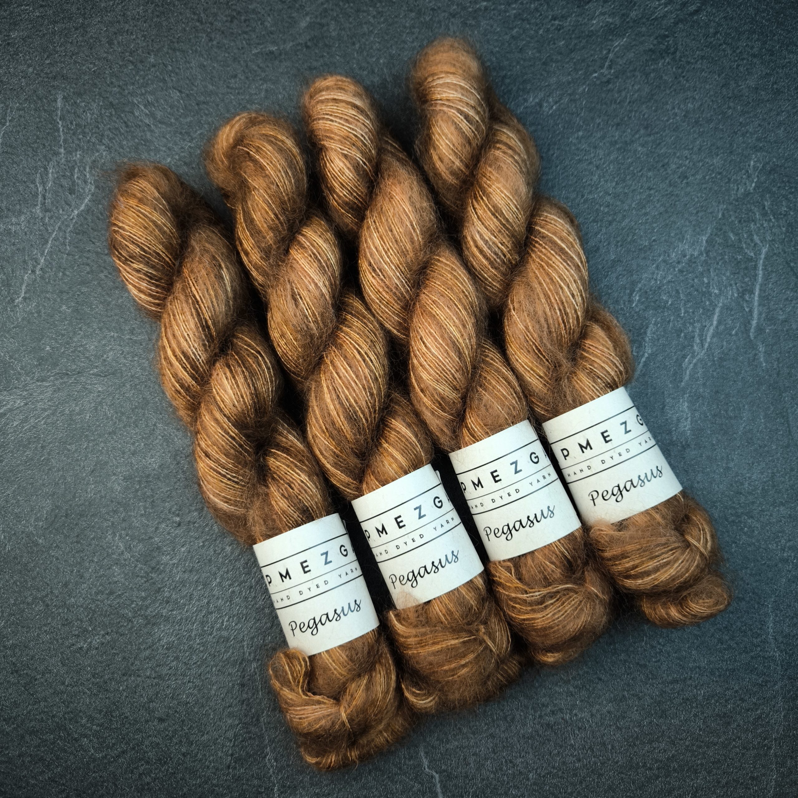 PEGASUS: Kid mohair with silk - 25g / 210m (F-379)
